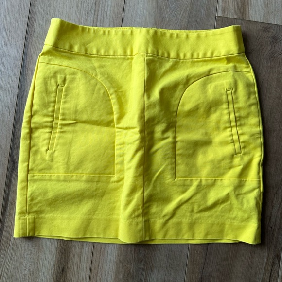 Banana Republic Dresses & Skirts - Banana Republic Neon Yellow Pocket Mini Skirt size 6